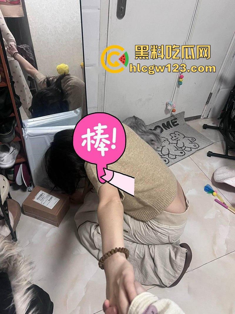 海角乱伦大神 39岁大屁股妈妈30岁堂姐 终于在堂姐醉酒状态 进入了堂姐的骚逼 但是过程堂姐醒了！-8