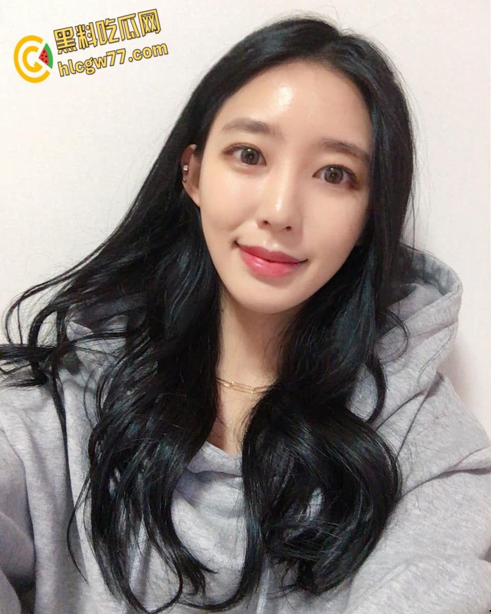 韩国风骚人妻露脸自拍，长腿反差尤物情趣诱惑，淫叫水多掀情欲巅峰！-4