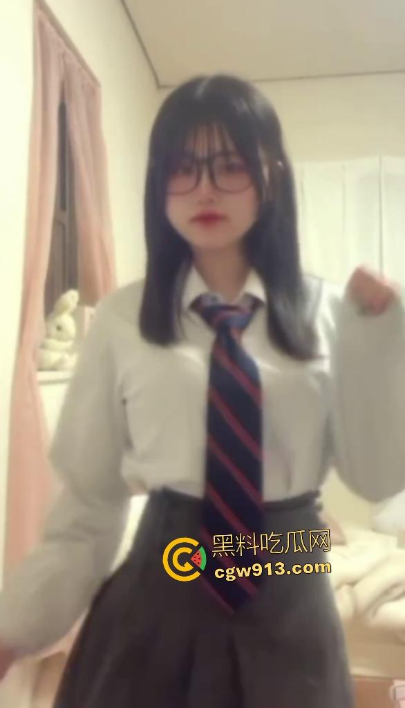 北体大舞蹈生【卢佳华】,开学找学弟试酒店的质量,浴室玻璃上屁股印好美,不论怎么操玻璃都不坏!-1