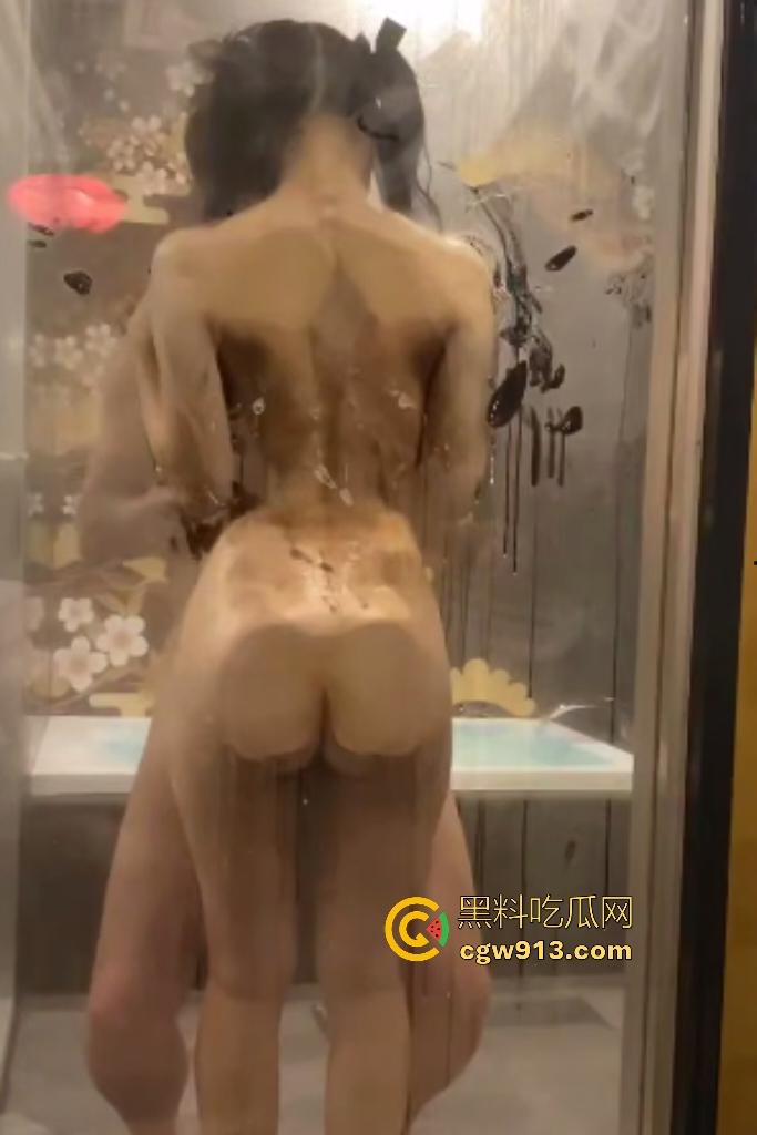 北体大舞蹈生【卢佳华】,开学找学弟试酒店的质量,浴室玻璃上屁股印好美,不论怎么操玻璃都不坏!-8