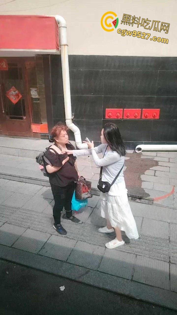 黑龙江鸡西一名女子想借网贷，做鼻子整容竟打自己老母，真白养了，群众直呼喂出个白眼狼！-7