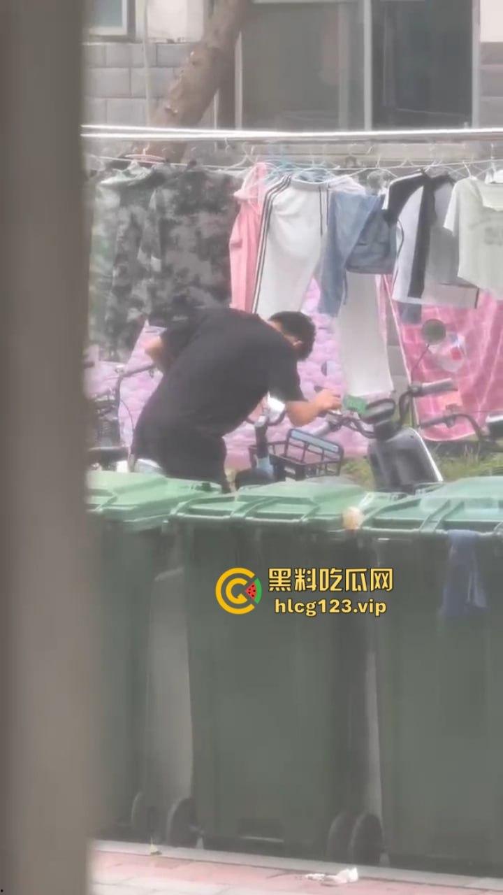 口味真重【河南师范大学】惊现变态色情狂 专偷女生内衣 监控曝光猥琐全过程-8