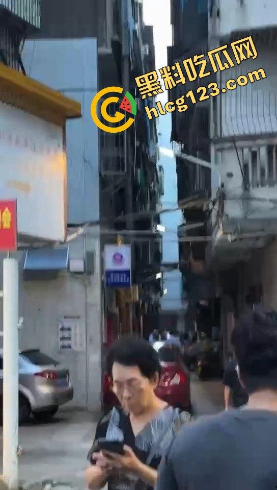 汕头体校外卖小哥爆猛料！老校区附近竟然发生灭门惨案，男子手起刀落，连老婆女儿都不放过！-9