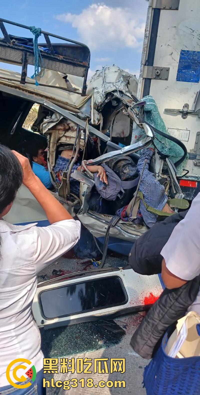 车祸没死脸却没了！印尼发生惨烈车祸，超速行驶失控撞上货车，乘客全部死亡司机面目全非！-1