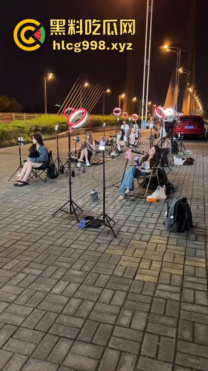 山西网红一条街！南州大桥下全是网红乞丐，美女挤满400多人，乞讨都成产业了！-5