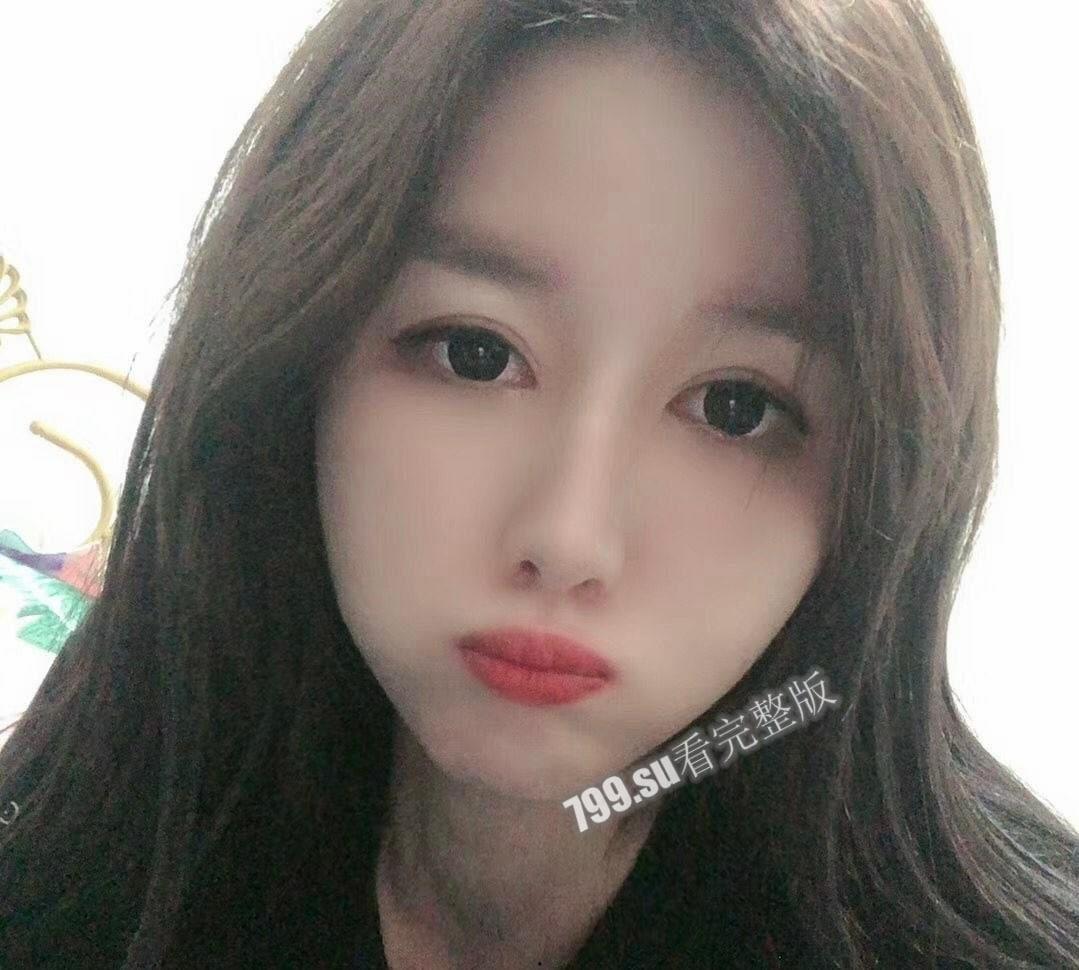 云盘泄露 高颜值反差婊 宋翊儿 第一视图 清纯女神淫荡的一面-3