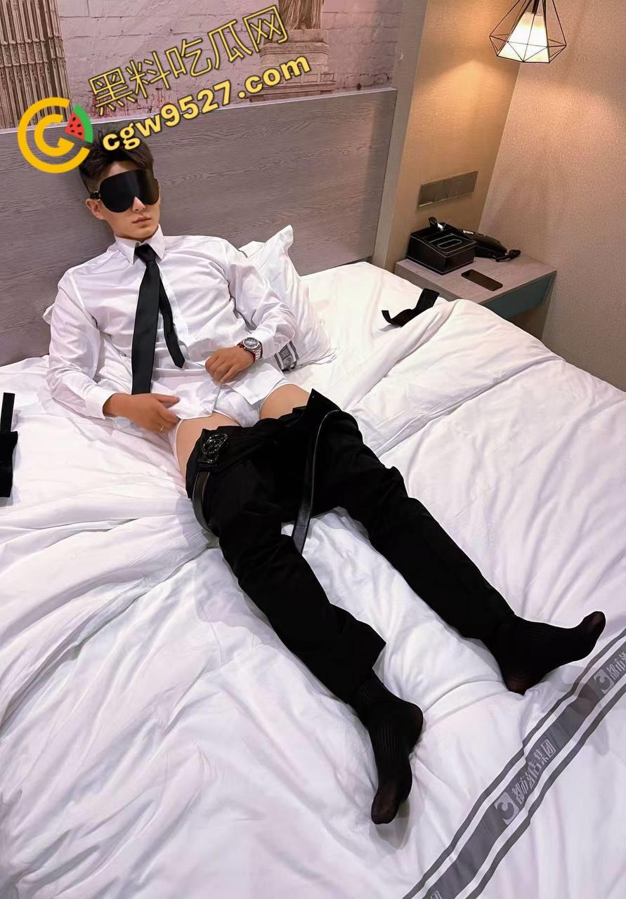 北京GAY圈大佬威哥遭主人调教,夹着精液办婚礼,婚后下药将老婆迷晕送给主人无套内射,这操作颠覆你的三观-6