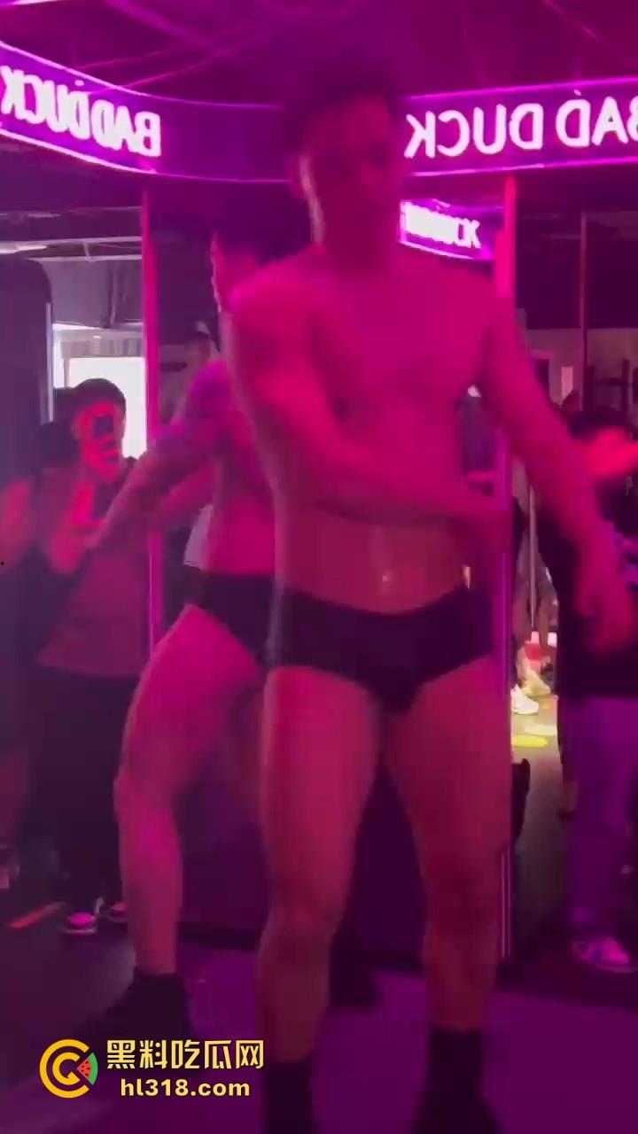 重庆江北区新开业了一家男士健身房，主打gay佬风，健身猛男教练在线指点，硬肛到底！-7