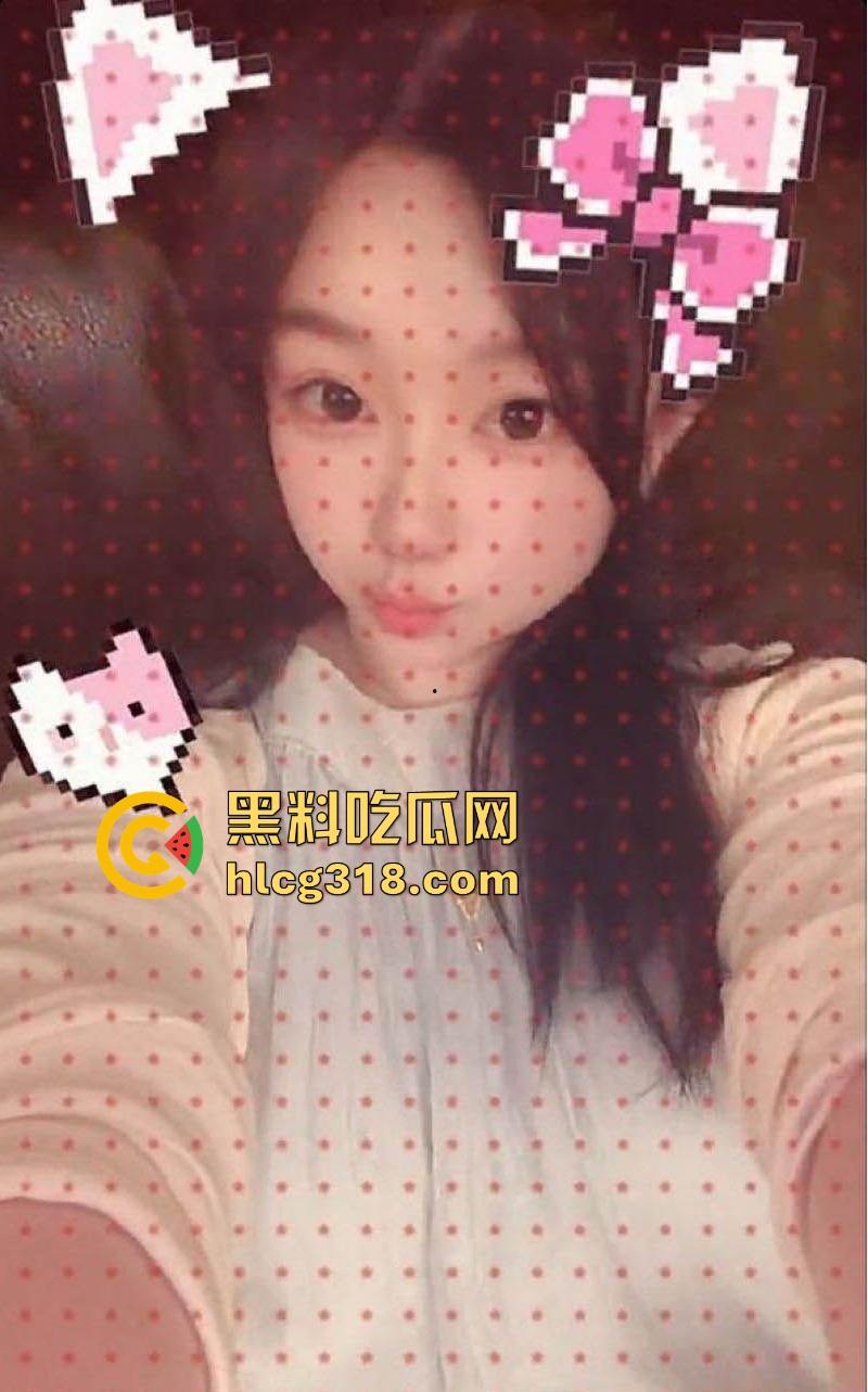 约炮抖音清纯少女【草莓真好吃】修长美腿纤细诱人，性感翘臀在线后入，草莓确实好吃！-5