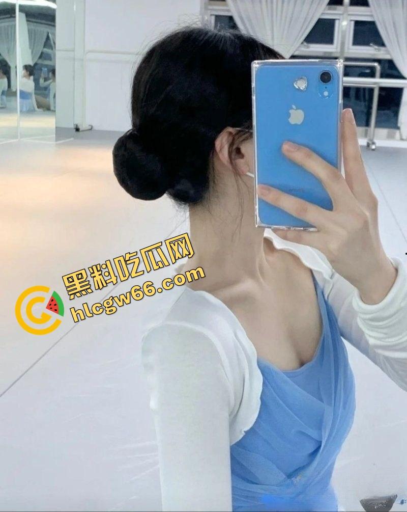 四川大学锦江学院舞蹈系校花『罗钰爽』白丝上阵，趴地上给评委爆插粉嫩小穴，老师操我一次不够！-5