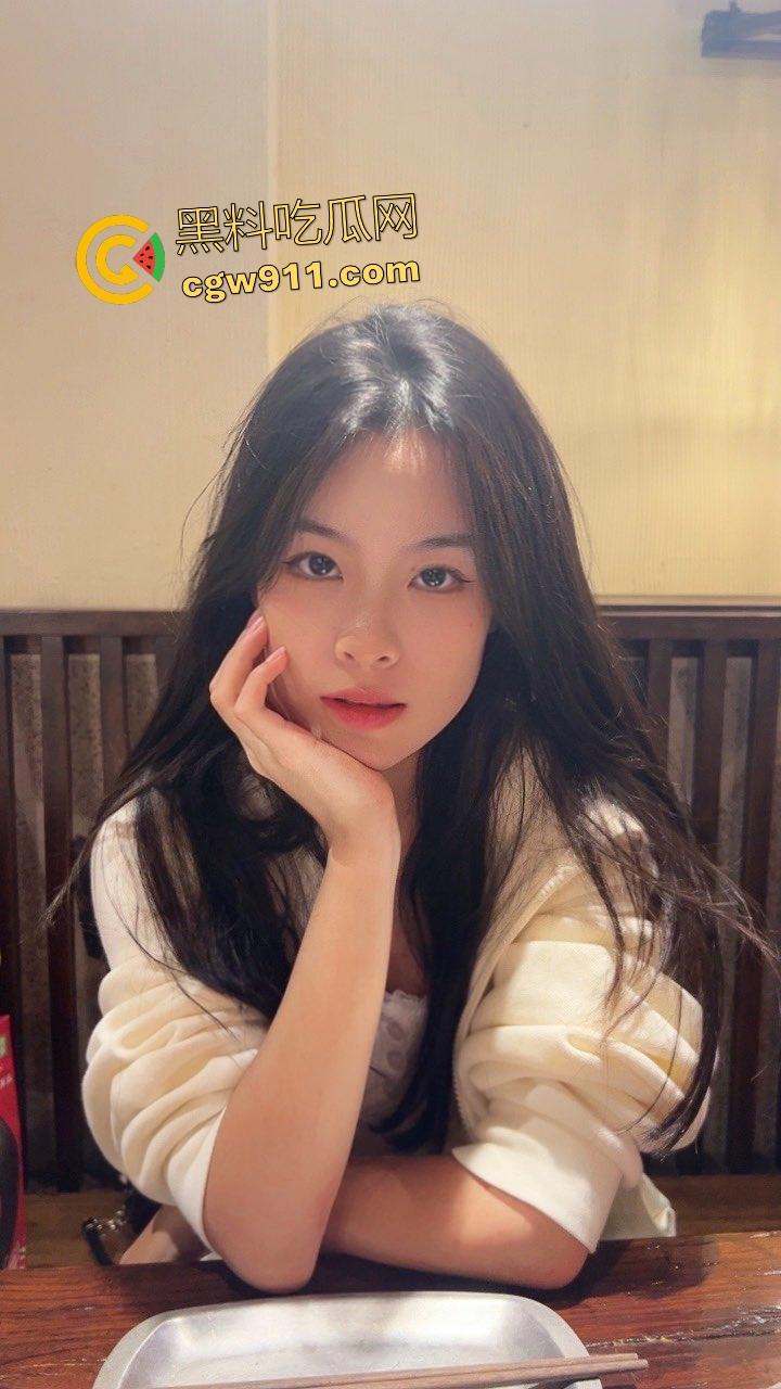 气质女大学生旅游吃鸡，被男友狂操猛玩，贪婪口技吞噬巨根，迷恋无套内射爆浆快感！-1