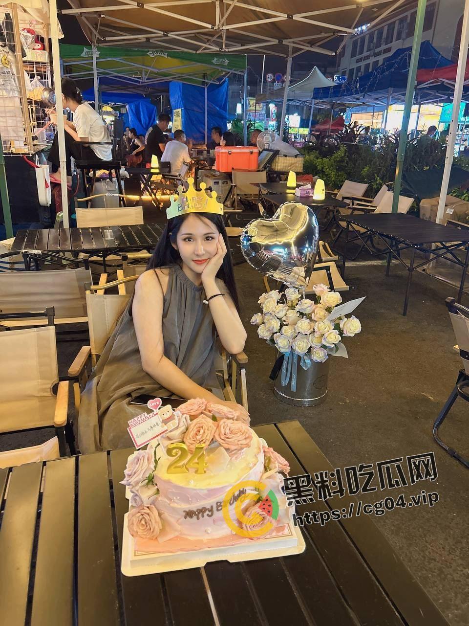 南宁邕武路夜市反差婊【泡面妹】婚内做鸡 2400一夜 下单的都是老公的好兄弟-1