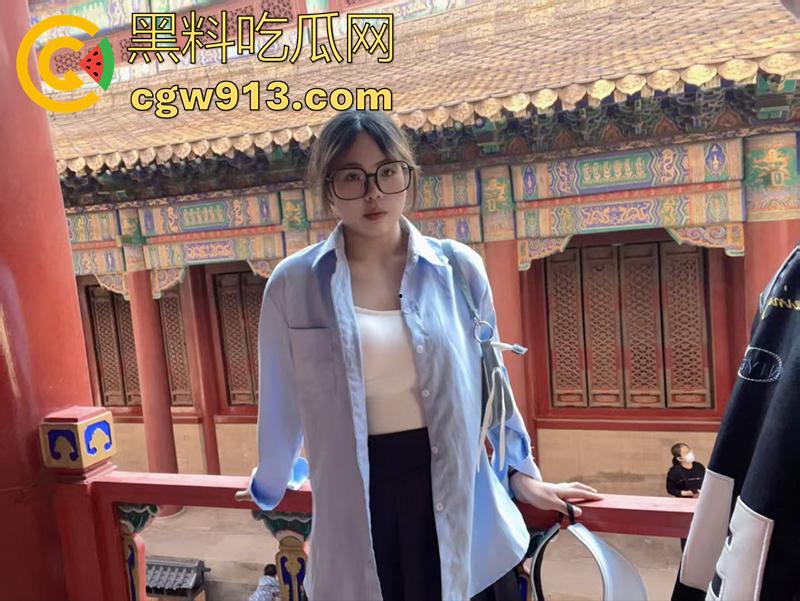 奶大就是硬道理，四川达州的骚货【王锦秀】，背着男友视频露出大奶给金主看，这奶子做爱时绝对能晃起飞了！-5