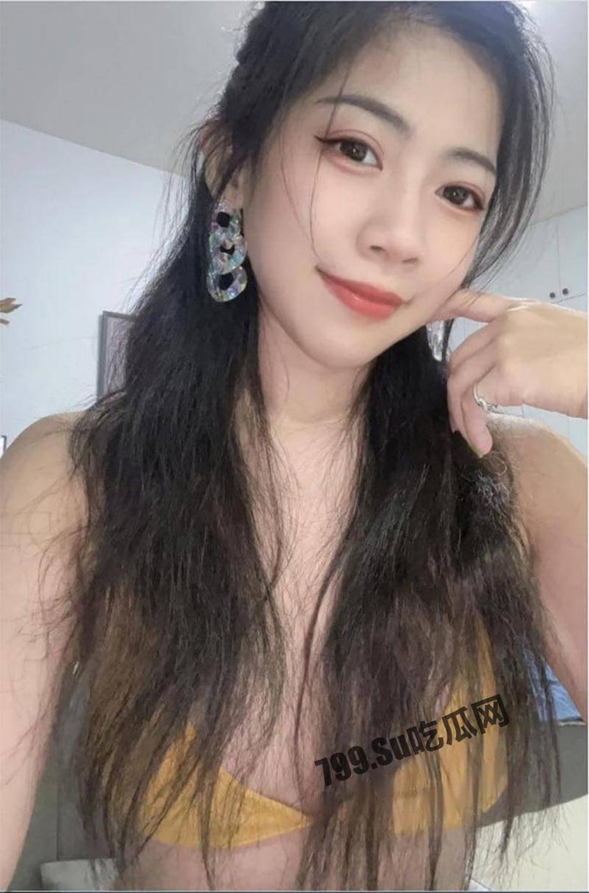 网传人气博主 王语瞳 被金主调教完成任务 餐厅内超大尺度脱衣露出！公众场合拍内裤及厕所自慰片流出-6