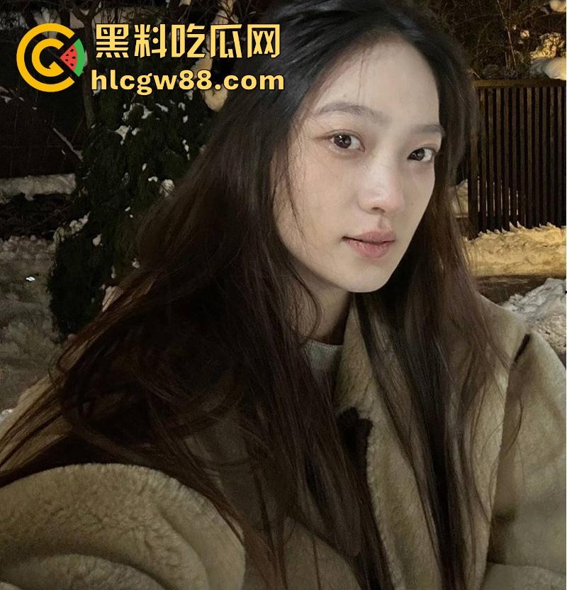 陈翔六点半女演员【王妍】被曝光下海做外围 露脸实拍全裸自慰福利 内容炸裂！-13