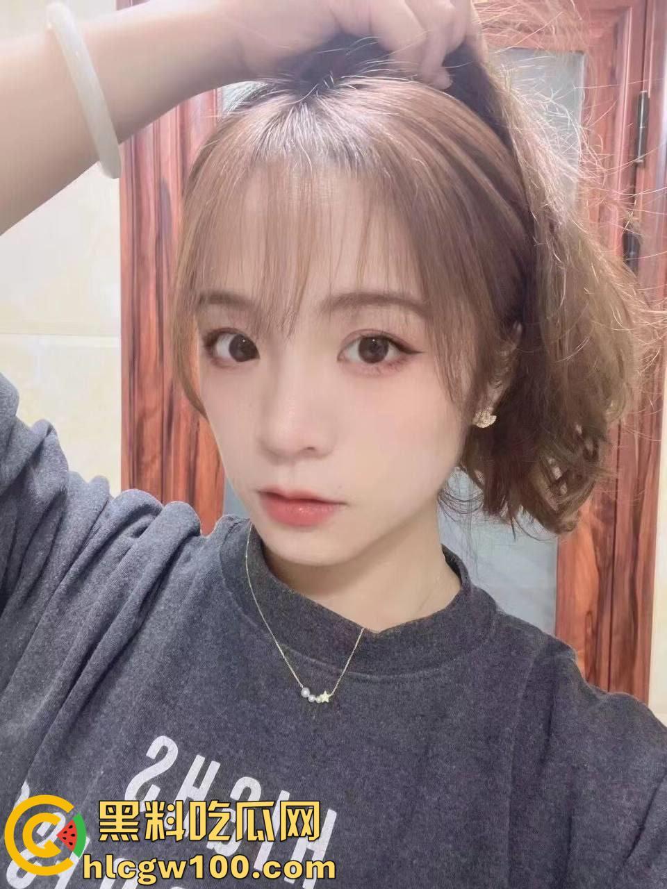 杭州工商大奶银行职员【王雅敏】，为求上位主动给领导当狗，被调的夸夸扇自己耳巴子-3