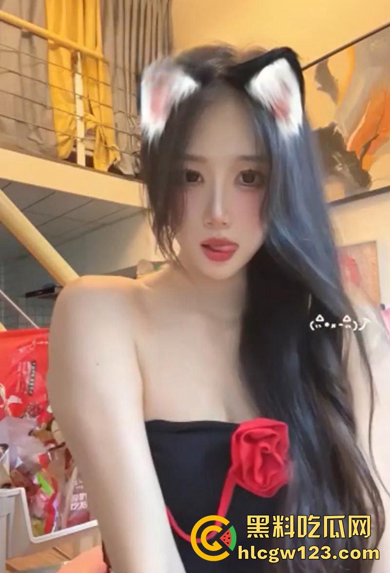 御姐身材火辣尤物【刘思琪】，广东艺术职业学院性感校花，约炮金主傲人大奶晃得人眼花！-1