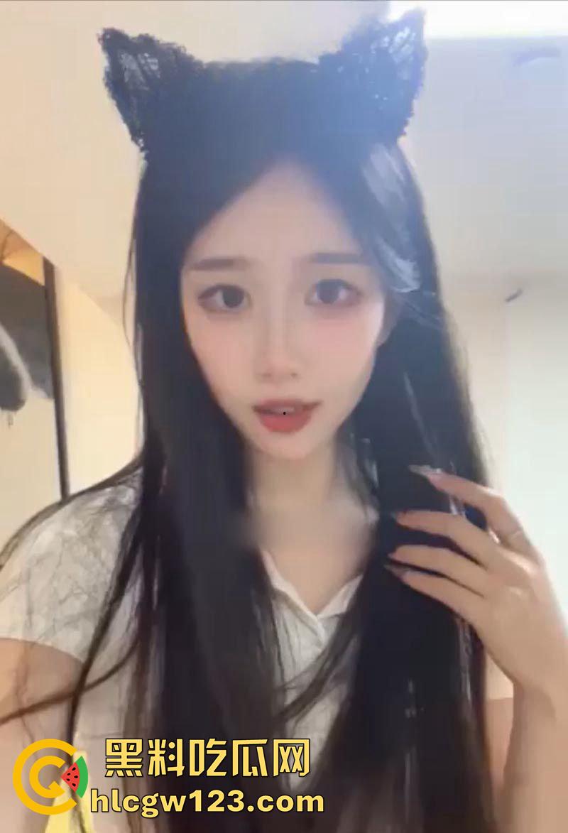 御姐身材火辣尤物【刘思琪】，广东艺术职业学院性感校花，约炮金主傲人大奶晃得人眼花！-3