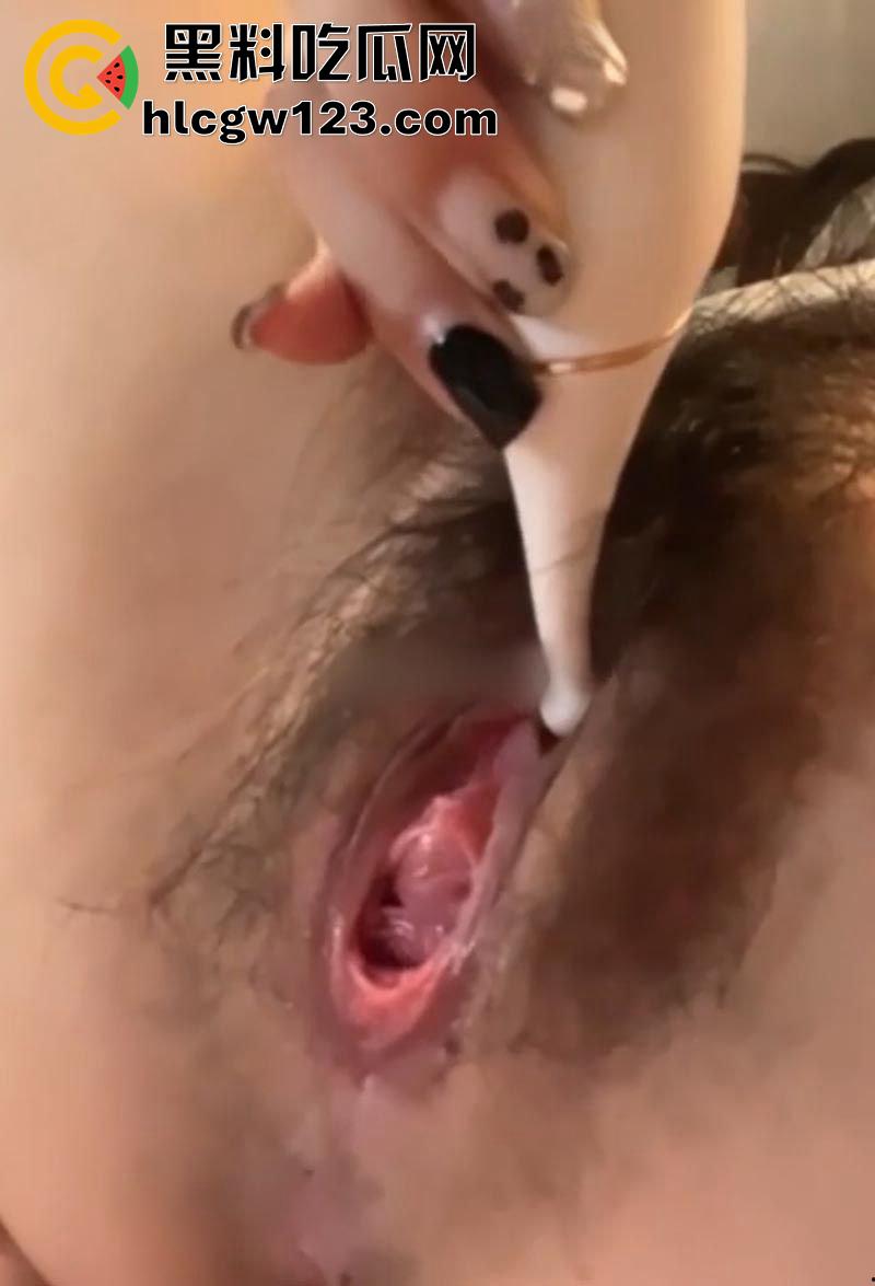 御姐身材火辣尤物【刘思琪】，广东艺术职业学院性感校花，约炮金主傲人大奶晃得人眼花！-8