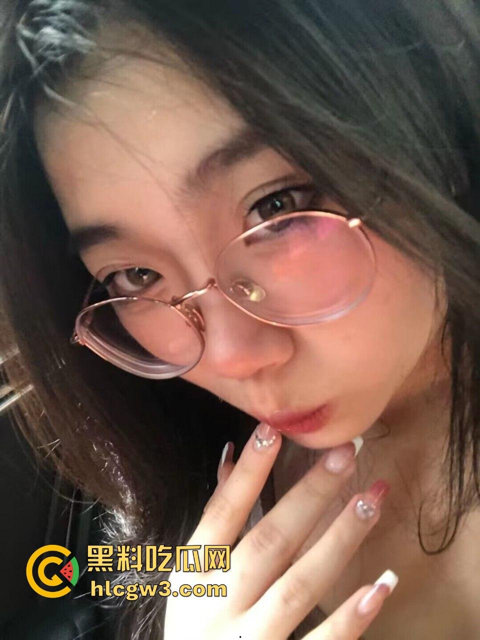 爱跳舞的反差眼镜娘【曹伊宁】和男友自拍流出 娇喘连连自动打桩机式疯狂  一秒变母狗!-3