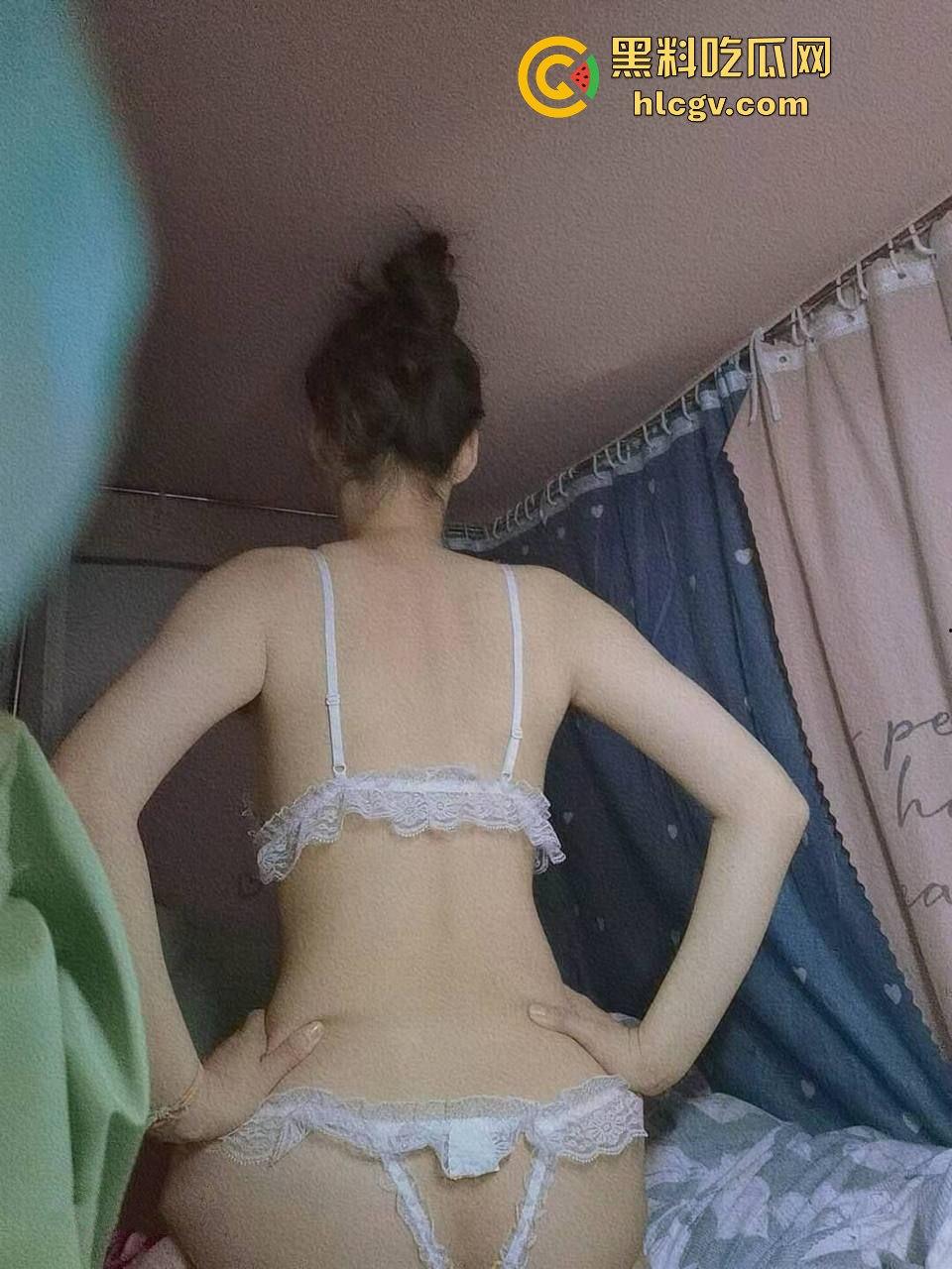 河北大学C杯大三学姐【李梦非】宿舍自拍视频外流！内衣诱惑让人顶不住，极品身材火辣到炸！-3