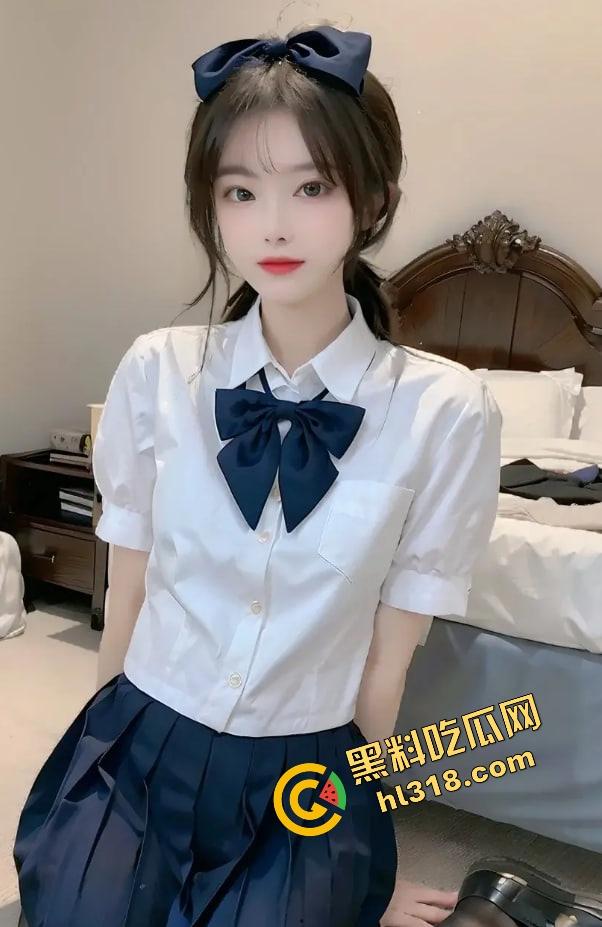 制服少女深夜骑行骚操作，街头大胆露出肉棒插共享单车坐垫自慰，假鸡巴插在体内骑车动作怪异引路人侧目！-5