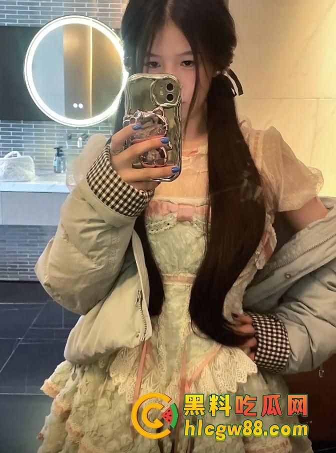 温州龙港欢乐幼儿园骚婊园长『章小敏』白天幼师晚上鸡婆，带队卖逼抖音选妃，这年头幼师难干！-18