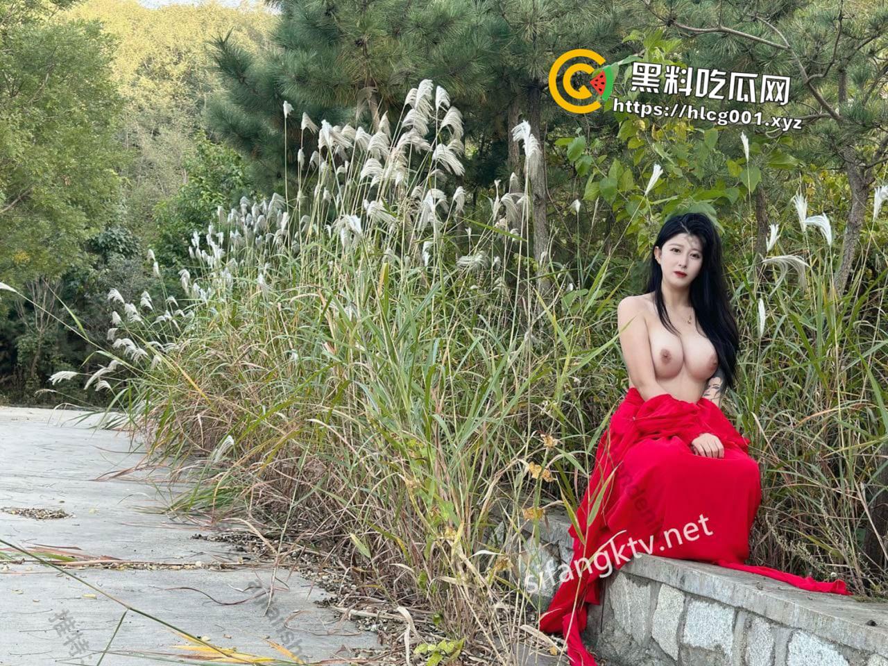 巨乳肥臀美女人妻反差婊【兔兔好闺蜜】各种户外 卫生间露出合集爱吃鸡扒-18