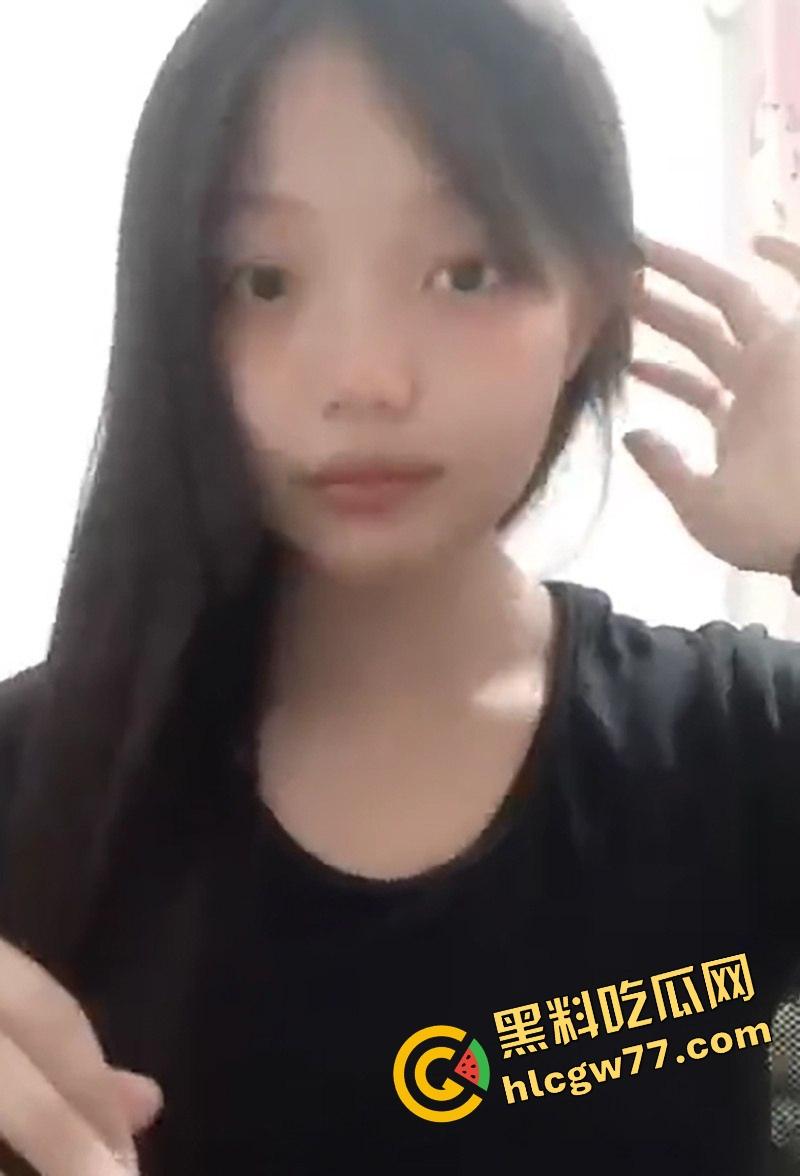 广工『方雅琴』马尾乖乖女竟是露出癖母狗，为金主拍露奶自慰片，乳晃穴湿！-3