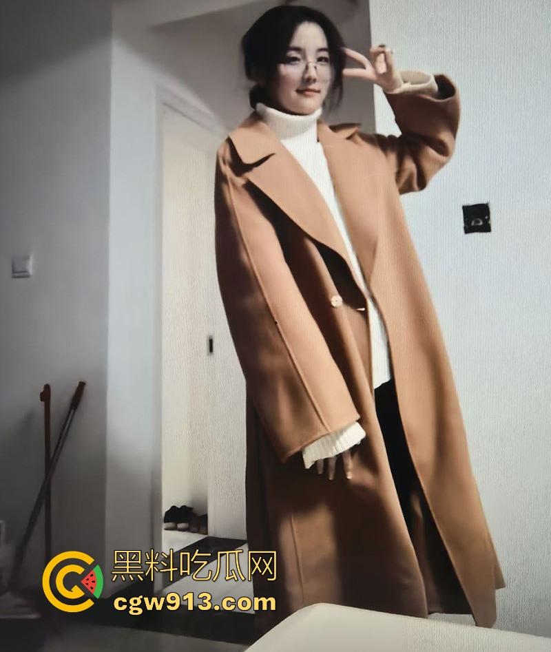 兰州大学极品学妹【林艺菲】化身乖母狗被男友调教，道具挑逗狼牙棒打桩后入，淫荡模样与清纯长相天差地别！-2