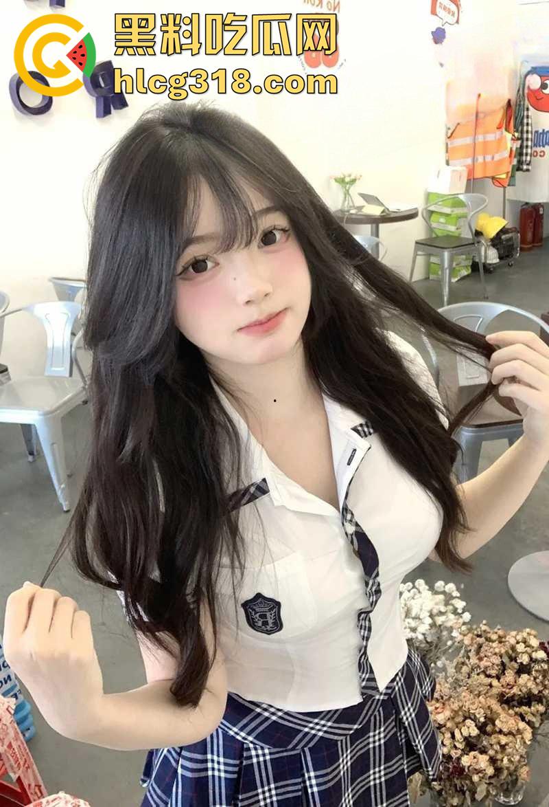 翘臀嫩穴长腿母狗，福建商学院【梁依诺】，极品颜值白嫩学生妹，被大神调教成母狗，各种玩穴爆操！-1