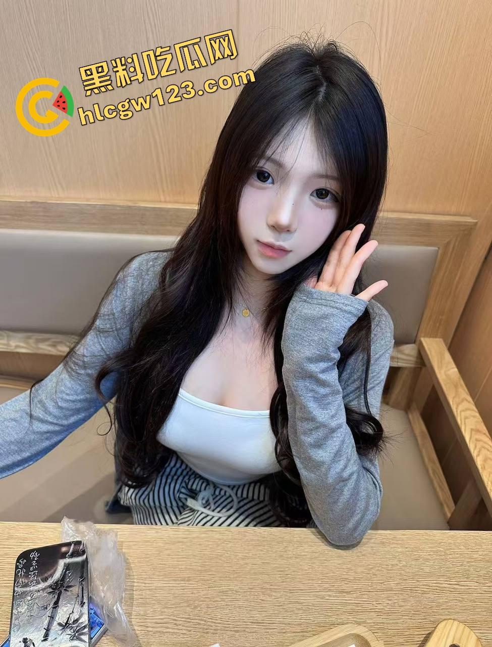 客车活春宫？情侣当众激情上演，男友全程抠到逼啪啪啪，水流不止纸巾都擦不干，乘客捂眼捂耳都不够！-4