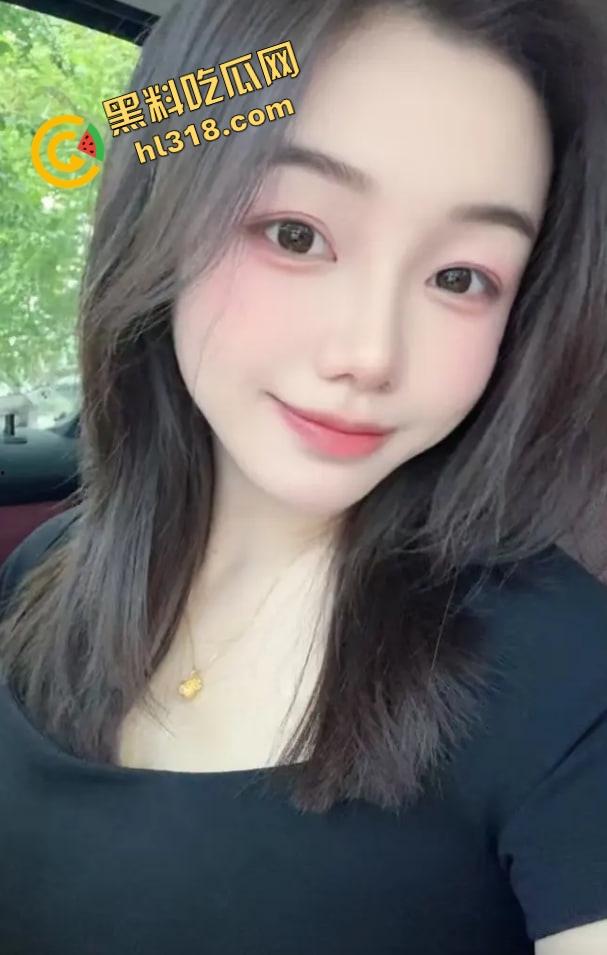 小学女教师讲台自慰，真空大黑逼插笔作妖，手都捏麻了还舍不得停，学生作业还没改完自己先高潮！-2