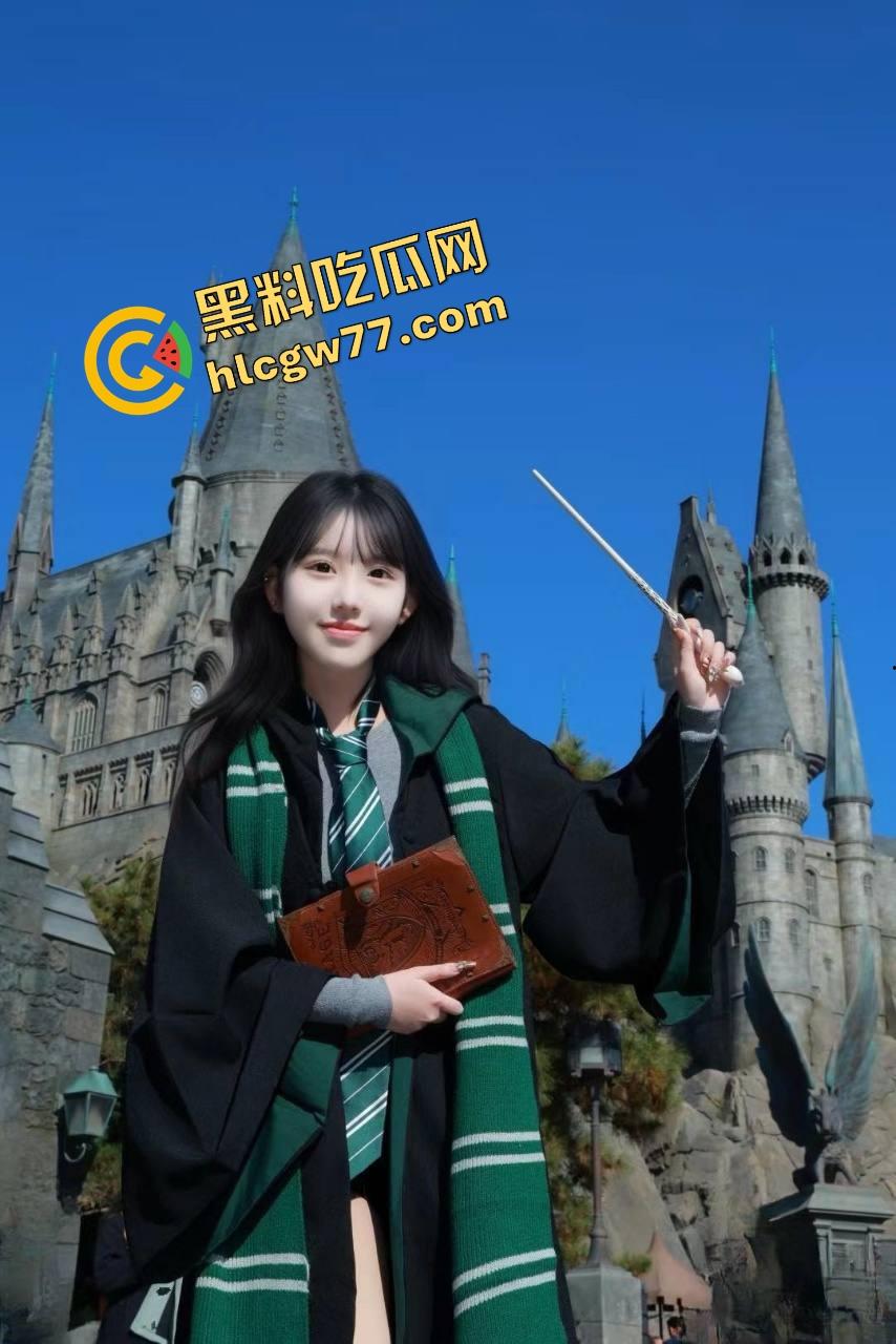 湖州城际学院『孙雪』逼嫩得一戳就喷水，像谁拧爆了矿泉水瓶，富二代的移动射精桶认证！-4