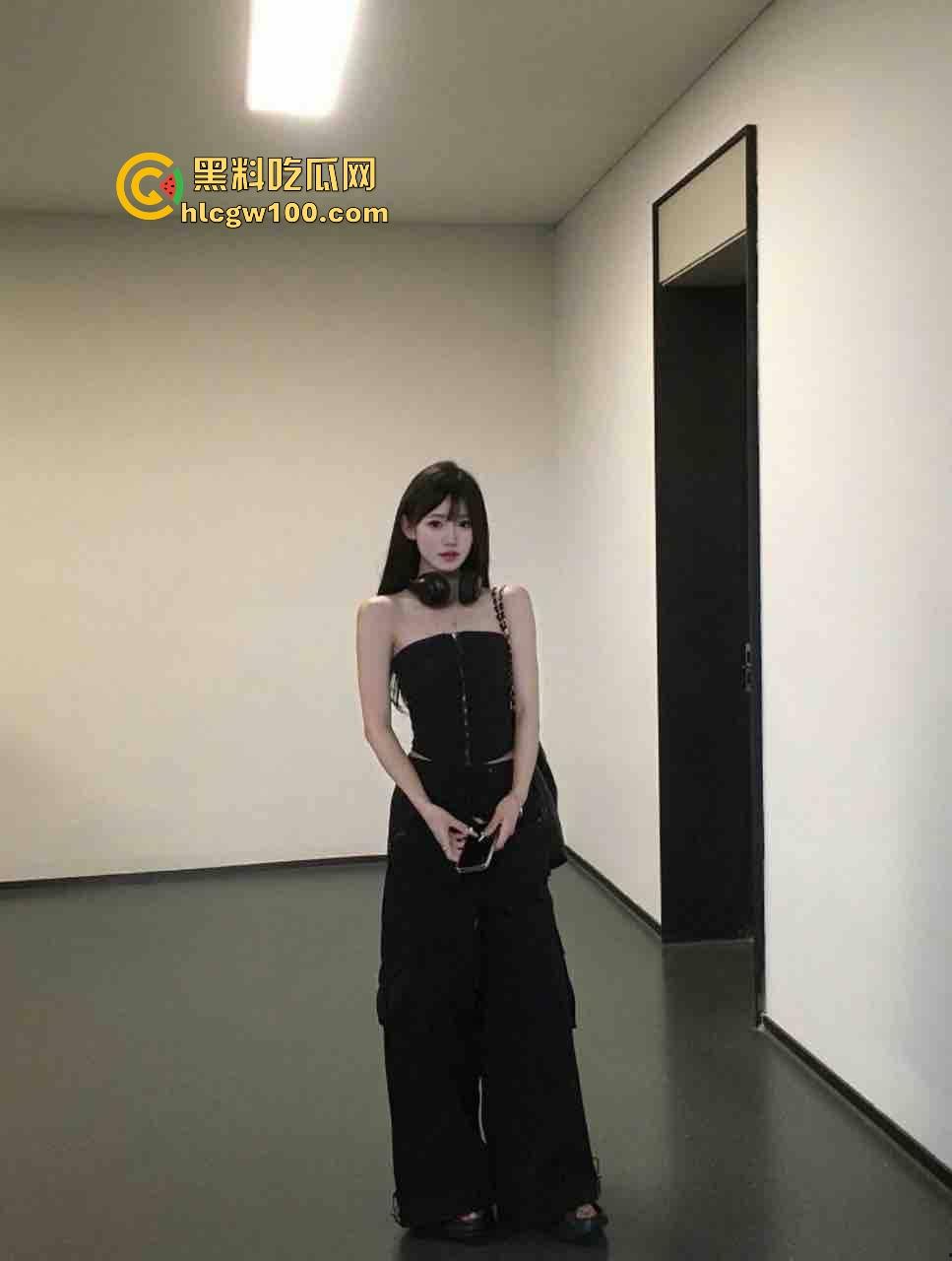 太原朋友的女朋友【仲静】终于到手，嫩穴淡骚味舔到上头，舔菊花时她还说痒痒挺舒服，射脸成常规操作！-4