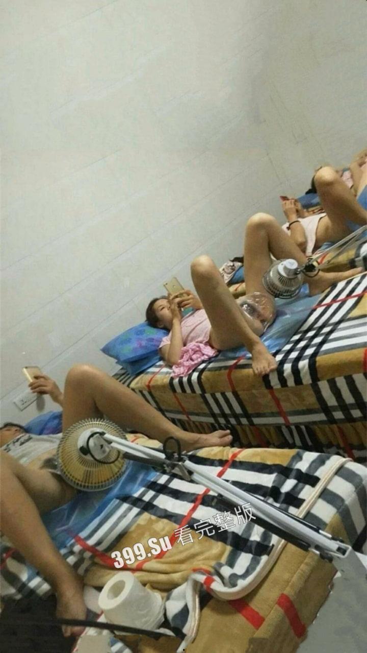 美容师偷拍做阴部护理的少妇 人工护理完再进行阴部烤电  这和男生去推油的手法不是一样嘛-7