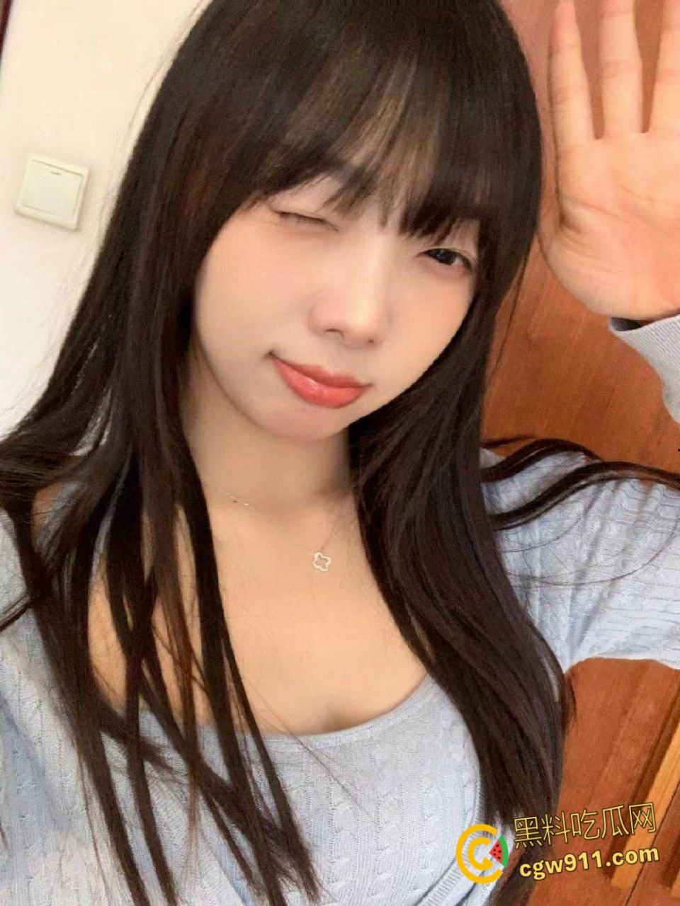 沈阳农业大学研究生【贺芳欣】，被前男友肆意调教无套爆操，玩腻后惨遭抛弃，眼镜妹不仅反差还傻白甜 ！-1