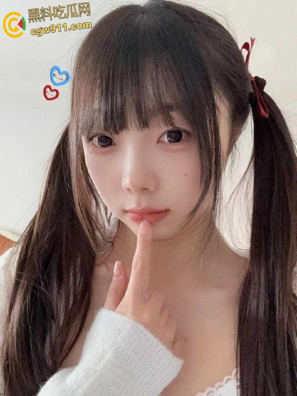 沈阳农业大学研究生【贺芳欣】，被前男友肆意调教无套爆操，玩腻后惨遭抛弃，眼镜妹不仅反差还傻白甜 ！-2