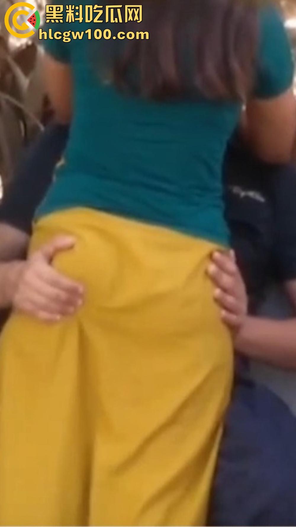 三亚热恋情侣户外野战 美女骚逼坐地能吸土 揉臀摩擦鸡巴做足前戏 结果男友插入3秒草草了事 尴尬到飞起！-4