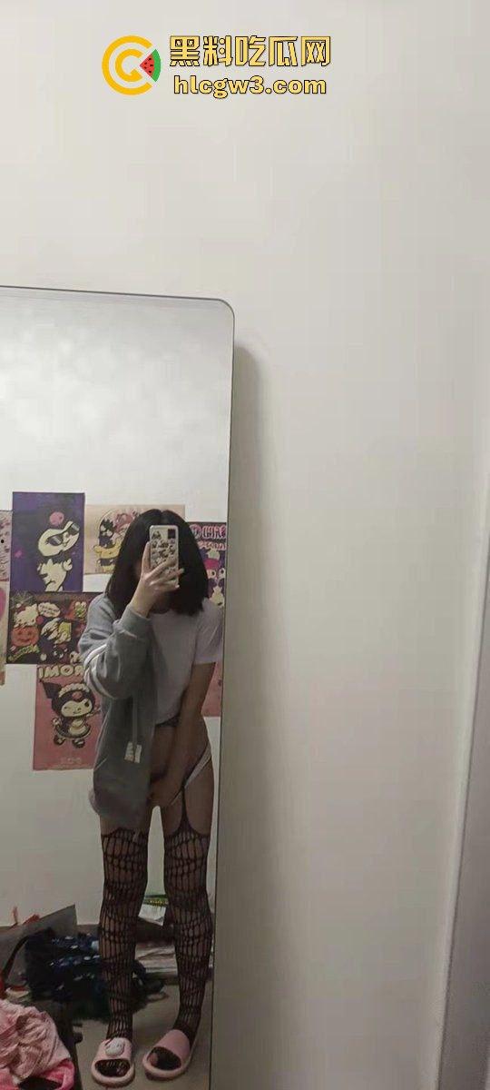 清纯高中生自拍震撼曝光,粉嫩肉穴掰开自慰,娇喘一口一个爸爸,这反差让人顶不住!-2