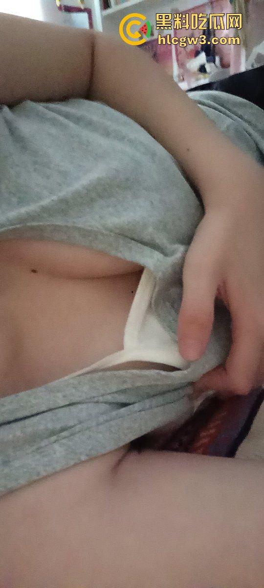 清纯高中生自拍震撼曝光,粉嫩肉穴掰开自慰,娇喘一口一个爸爸,这反差让人顶不住!-7