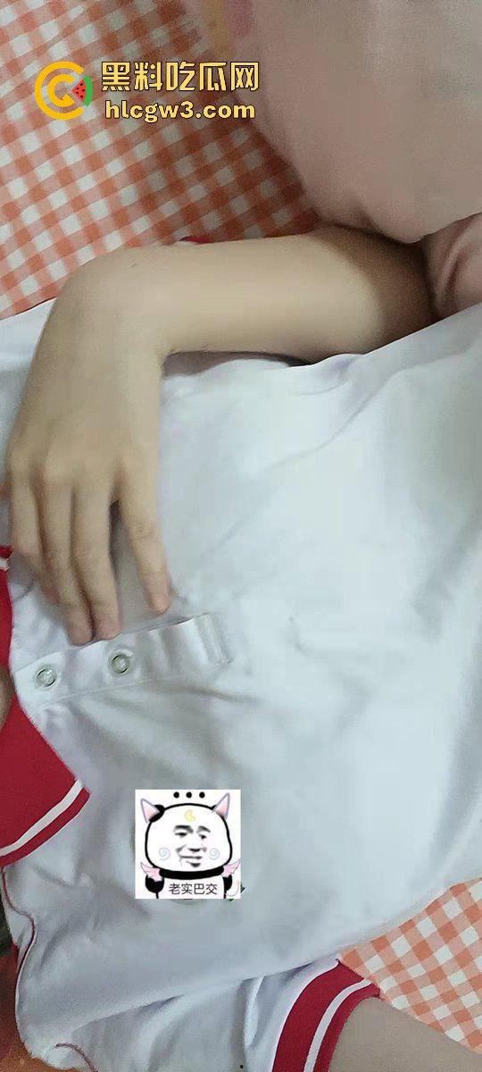 清纯高中生自拍震撼曝光,粉嫩肉穴掰开自慰,娇喘一口一个爸爸,这反差让人顶不住!-11