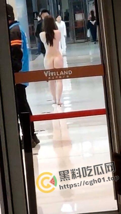 裸奔就是艺术！武汉万科女子裸奔 南宁多起裸奔 裸奔年年有 今年特别多啊-3