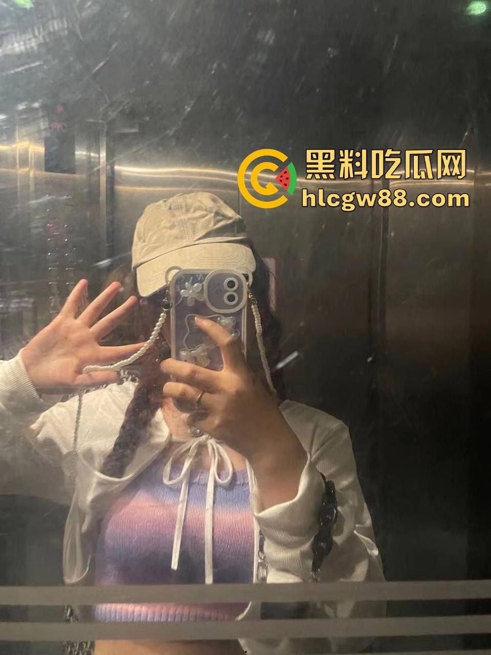 上海交通大学『周奕』反差骚母狗在酒店被丢床上爆操，激情打桩到失神，内射小穴表情太淫荡！-5