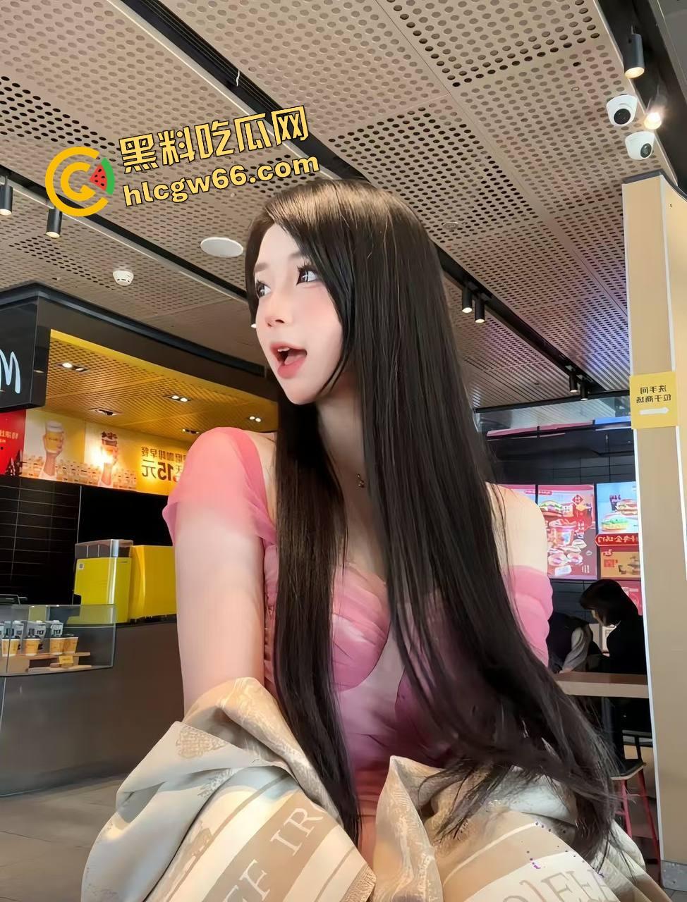 上海TS『依依』太会吃鸡，上半身女神，下半身拼刺刀菊花却绷不住，沪圈公子哥都被她掰弯了！-9