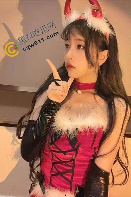 海角大神亲姐生日夜狂欢：在餐厅包间被按耻辱椅，连续喷射，回家更疯狂，无套爆操嫩穴，高潮不断-1