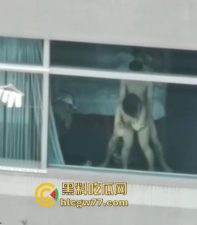 狗男女不拉窗帘激情性爱 窗前站立打桩爆操 全过程被对面楼瓜友偷拍记录！-6