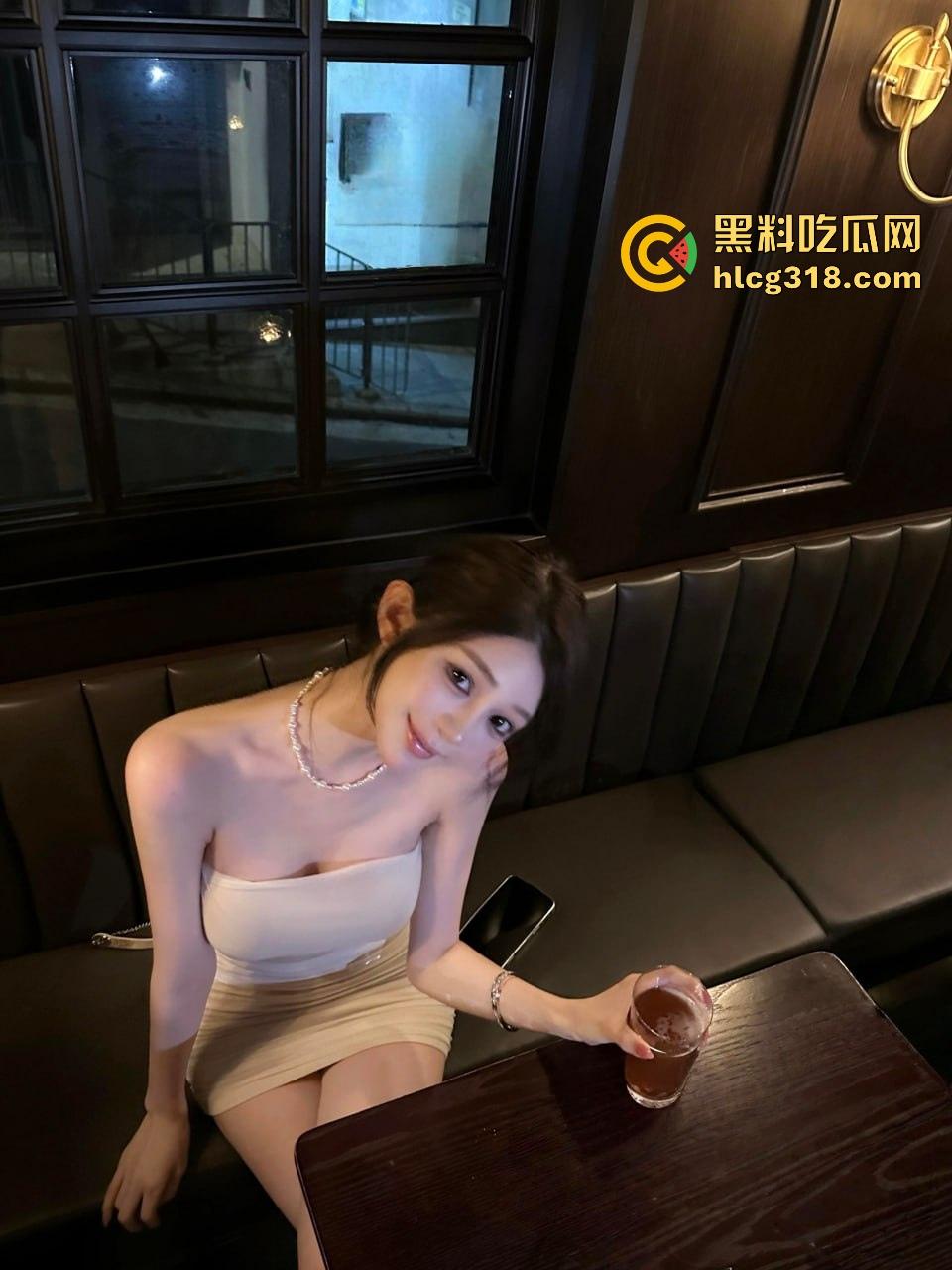 海角大神【奶子即正义】原创新作！偷情巨乳嫂子，人间胸器乳交爆射，这身材很难不爱！-1