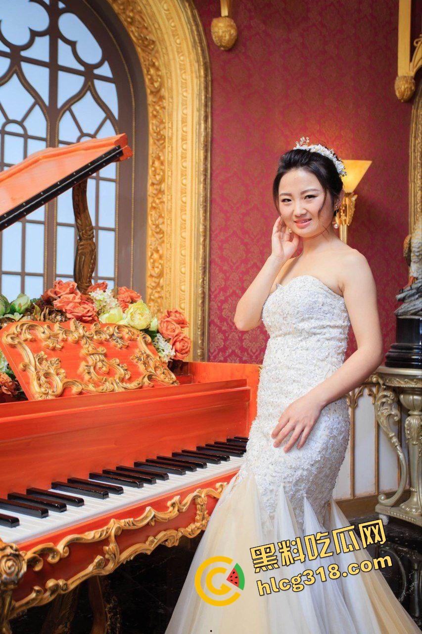 海角大神驯化人妻赛母狗，婚戒还戴着，屁股一拍就自动解锁姿势一百零八式，新婚夜刚过她就学狗叫！-1