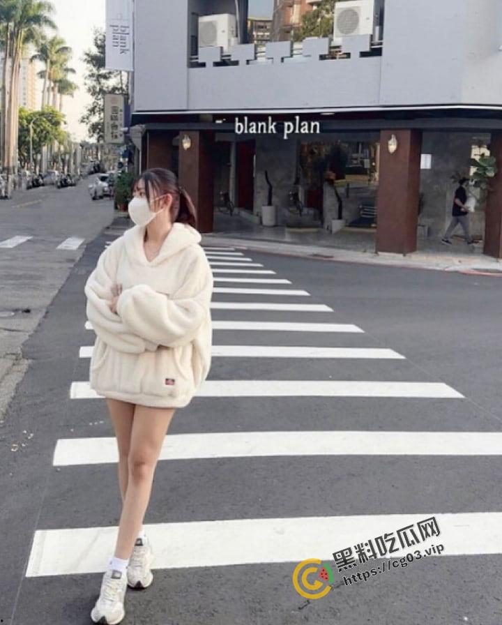 台湾 tiktok 在Twitch的游戏小网红 私拍流出  甜美的脸蛋下竟然还有如此一对完美巨乳！！！-5